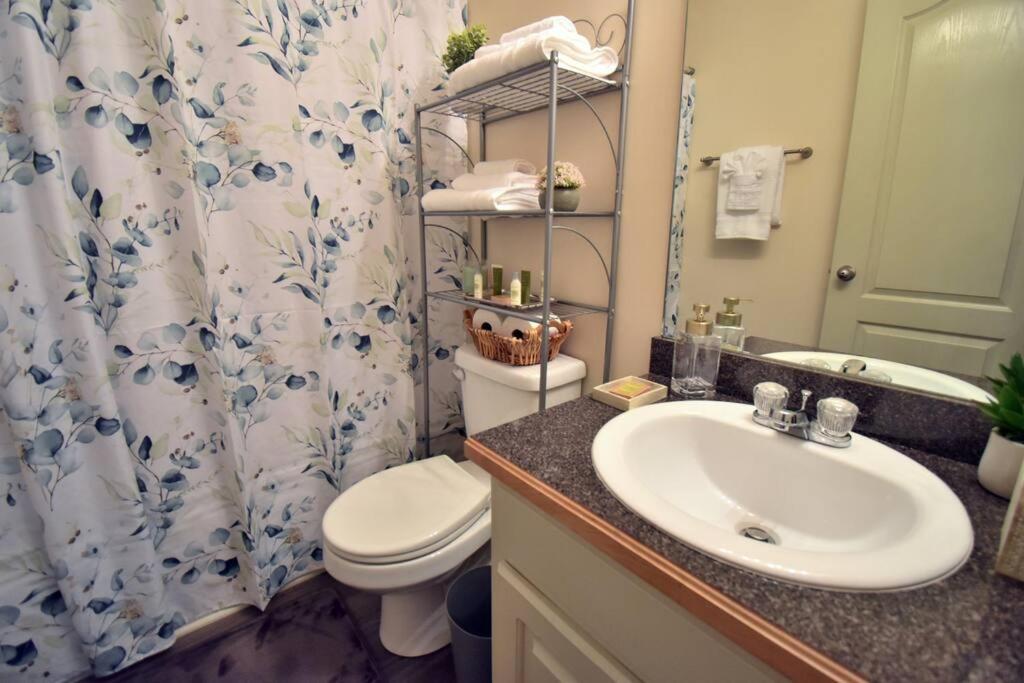 Cozy Renovated Winder Townhouse - Housity