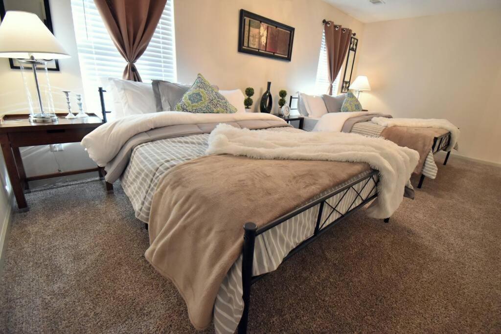 Cozy Renovated Winder Townhouse - Housity