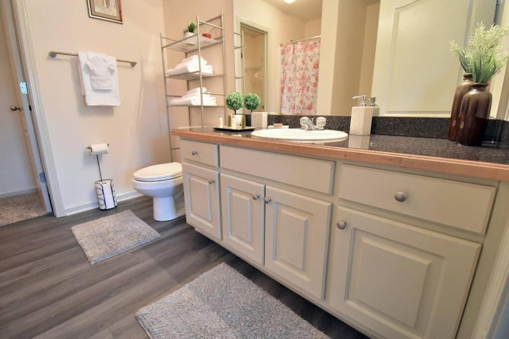 Cozy Renovated Winder Townhouse - Housity