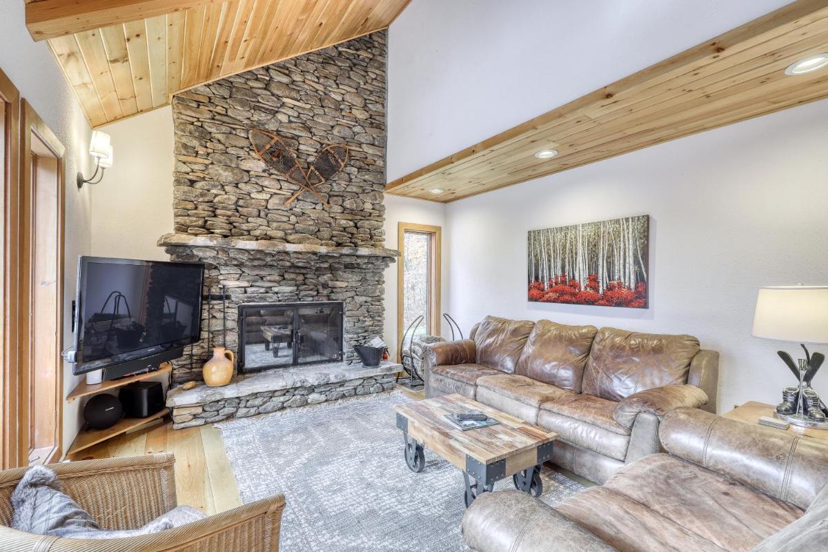Sunny Mountainside Chalet - Housity