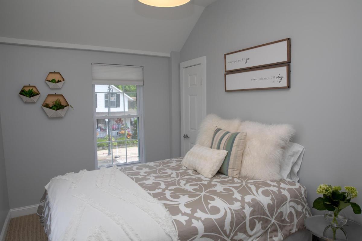 Downtown Upstairs - 67 Church Street - Housity