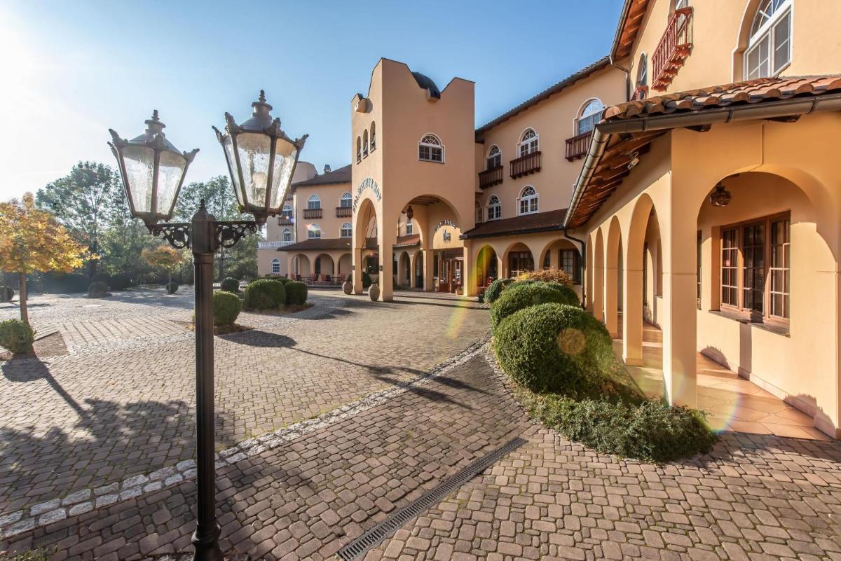 Hotel Spanischer Hof - Housity
