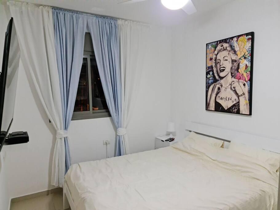 מרחק נגיעה בתקווה - Housity