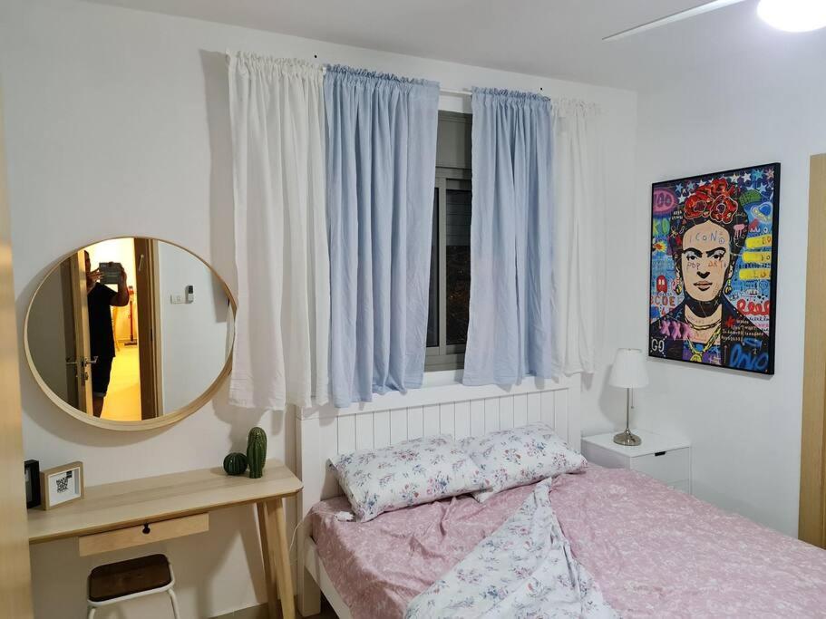 מרחק נגיעה בתקווה - Housity
