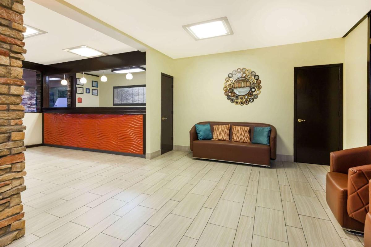 Howard Johnson by Wyndham Arlington Ballpark / Six Flags - Housity