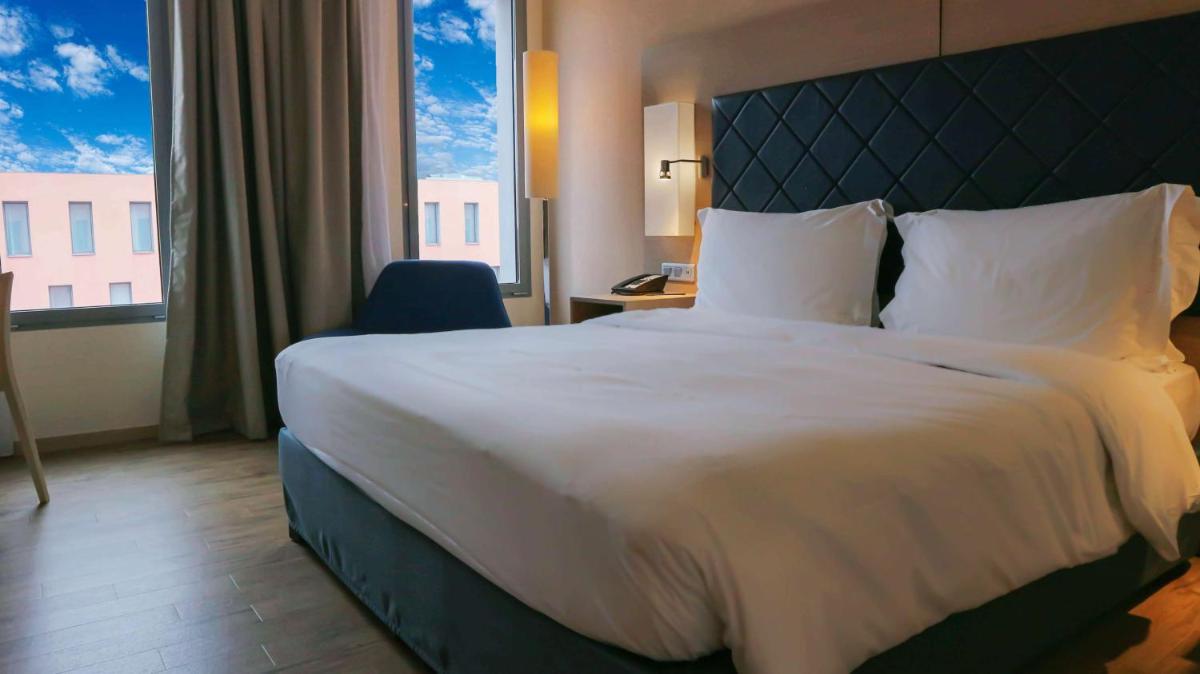 Un ou plusieurs lits dans un hébergement de l'établissement Radisson Blu Hotel Toulouse Airport
