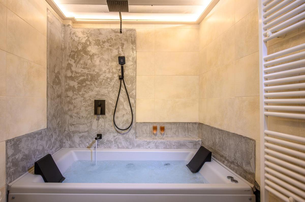 Country Hotel Velani - Housity