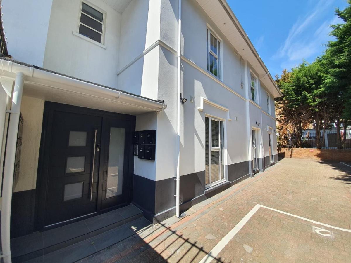 Modern Town Centre Studio Close to Beach - Housity