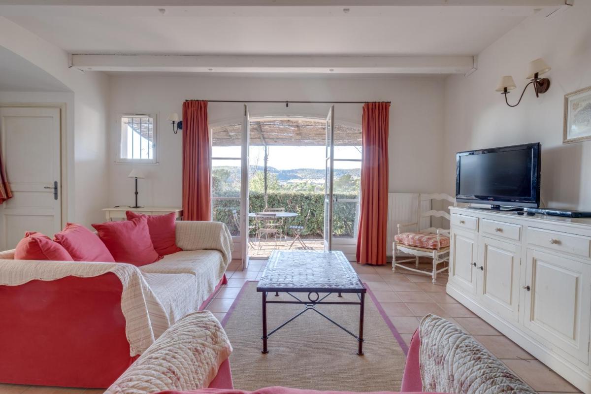 Télévision ou salle de divertissement dans l'établissement Les Appartements et Maisons du Domaine de Saint Endréol Golf & Spa Resort