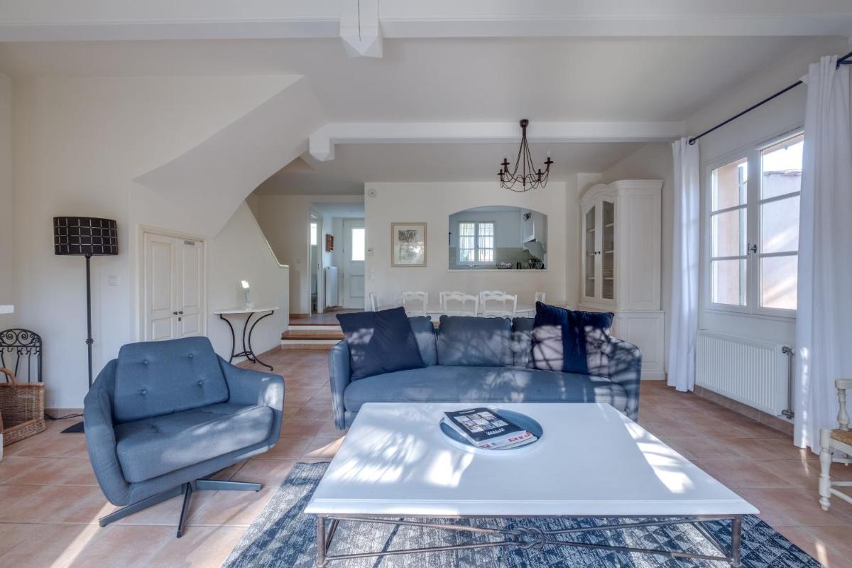 Coin salon dans l'établissement Les Appartements et Maisons du Domaine de Saint Endréol Golf & Spa Resort