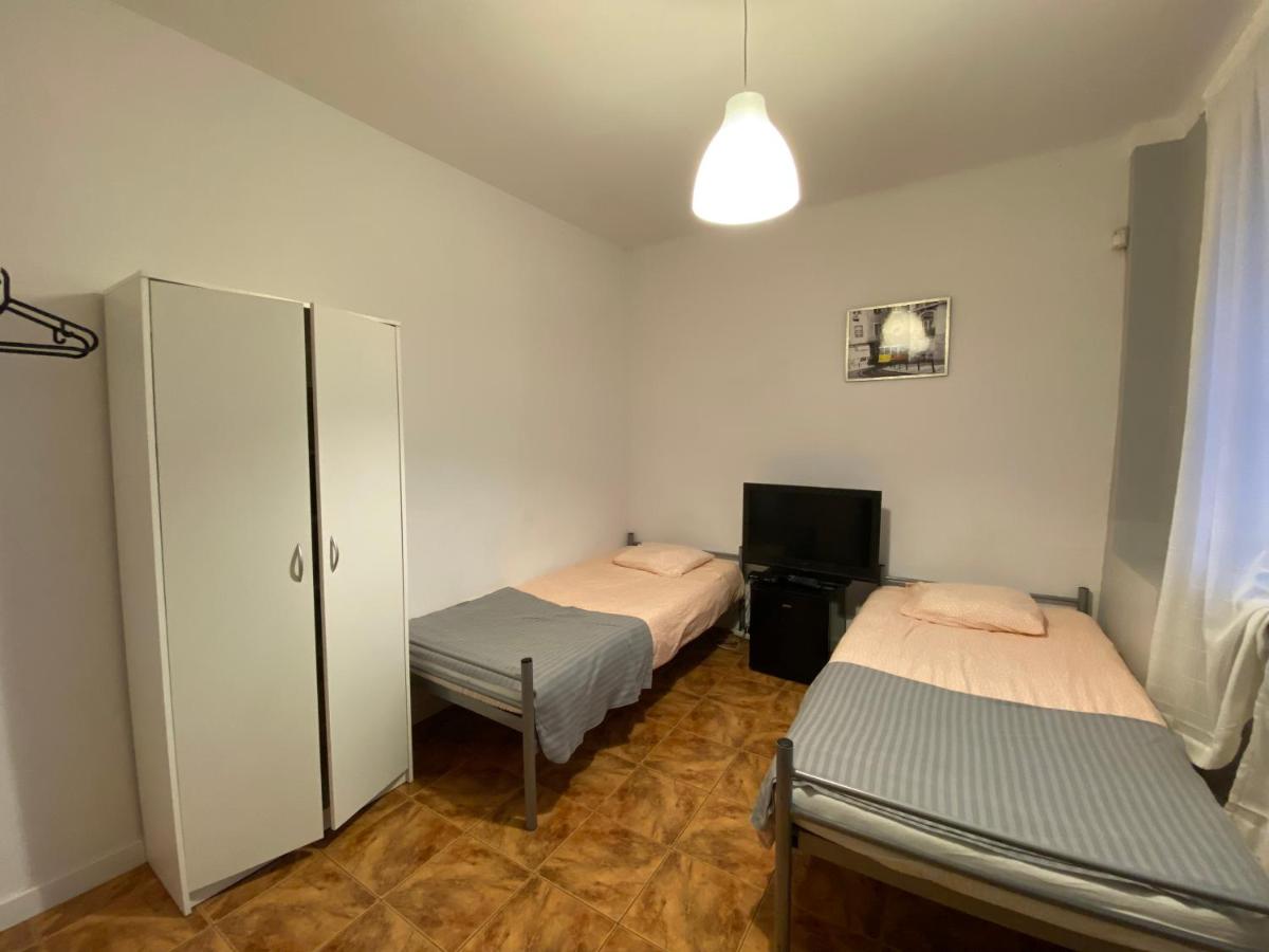 Pokoje Warszawa Modlinska 267 No 2 - Housity