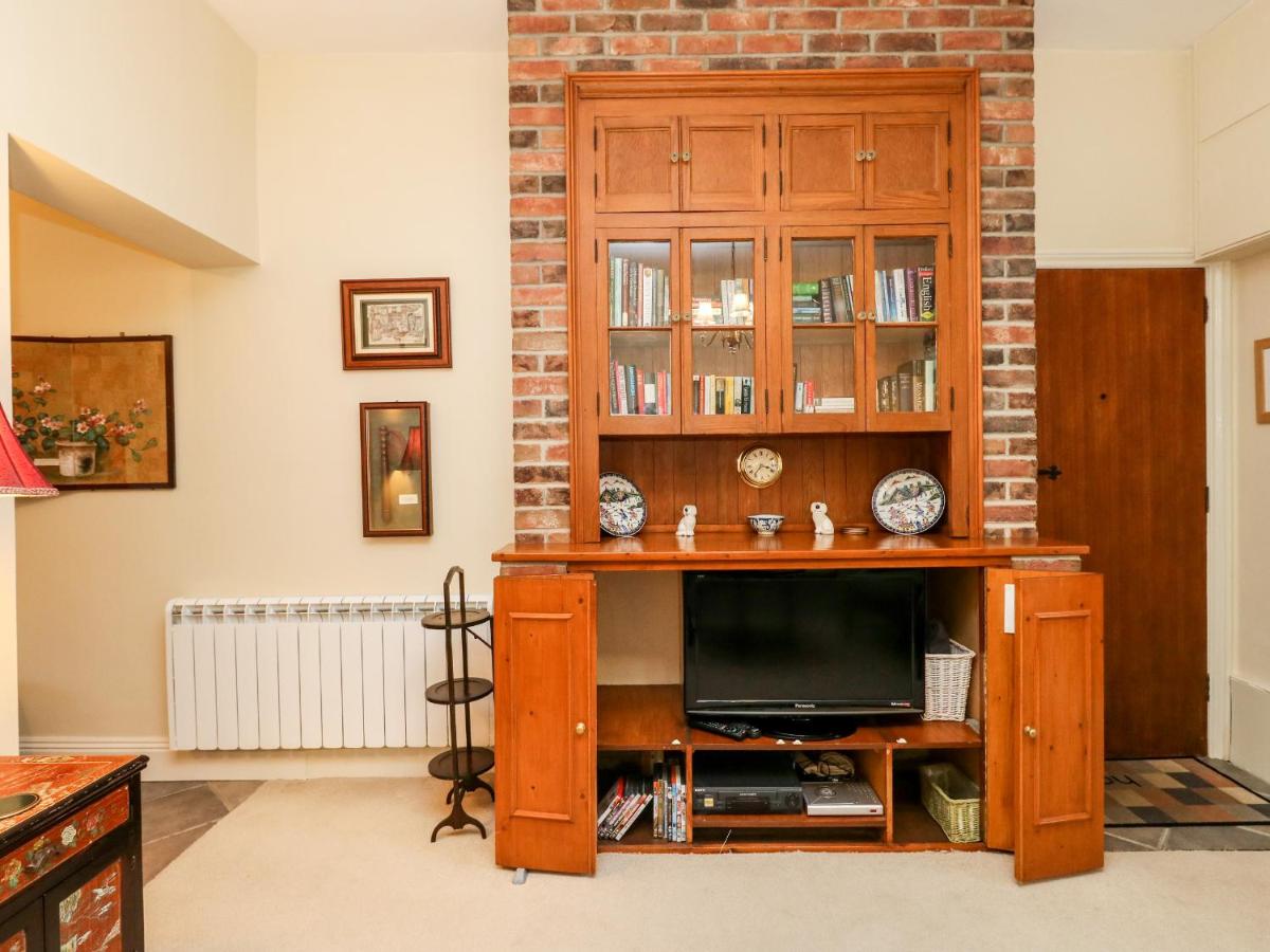 Old Gaol Cottage - Housity