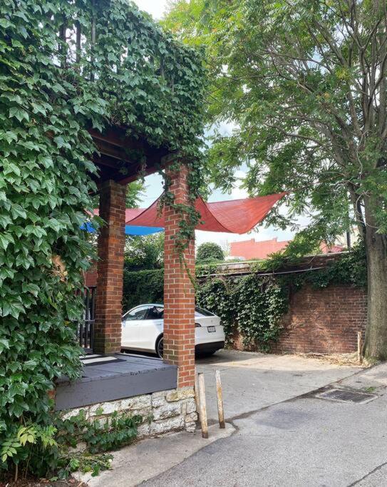 Downtown Retro Retreat # 2 - Housity