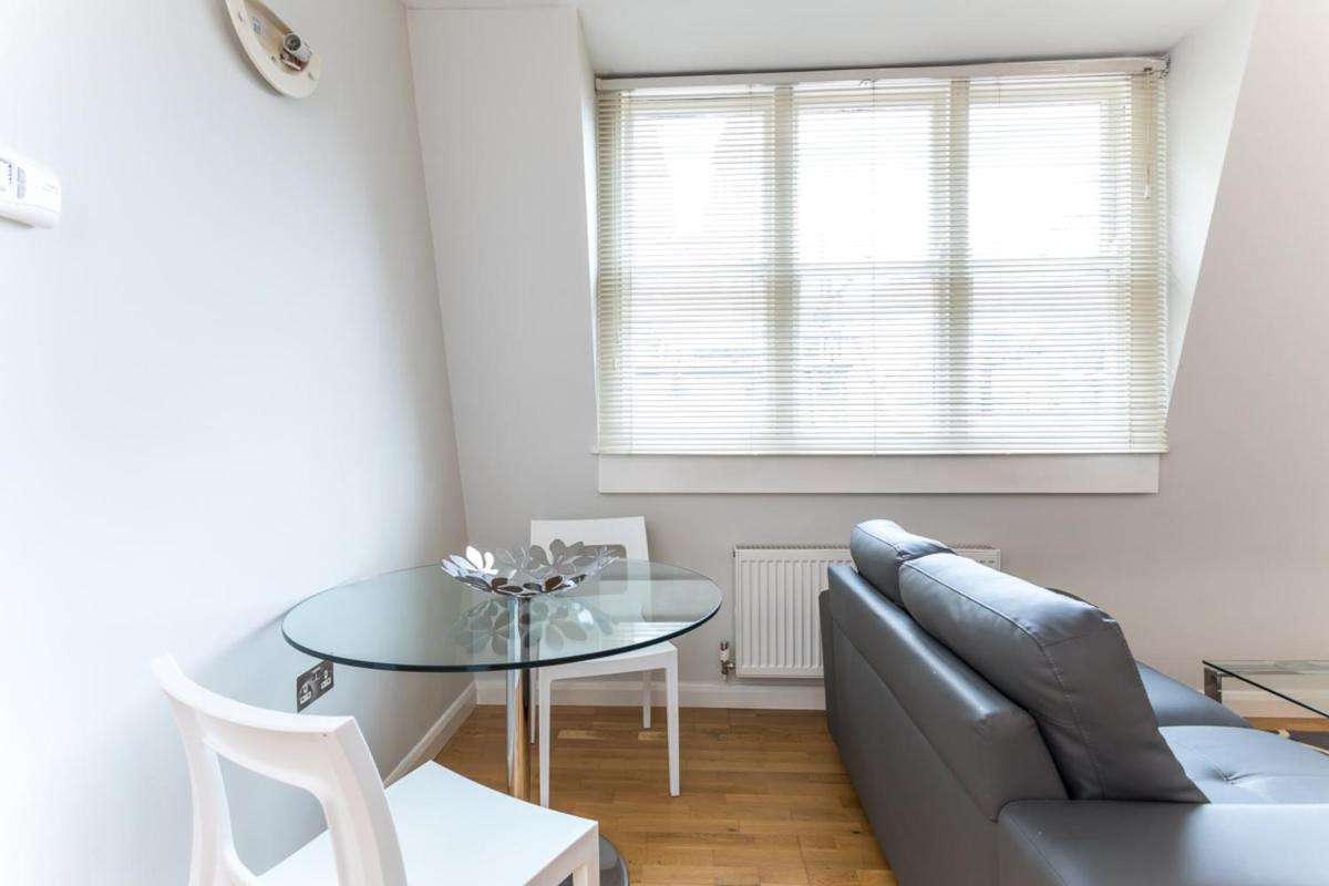 Groveland Court Apartment 1 - Housity