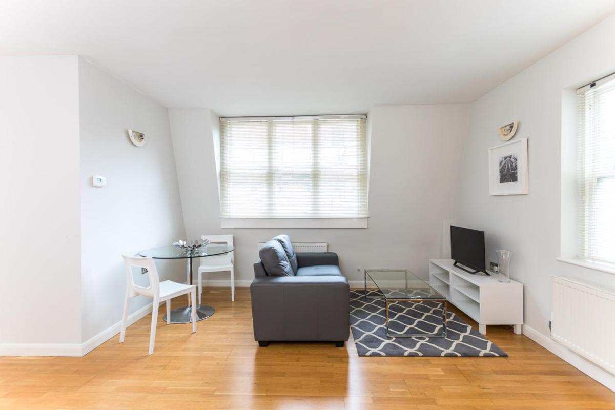 Groveland Court Apartment 1 - Housity