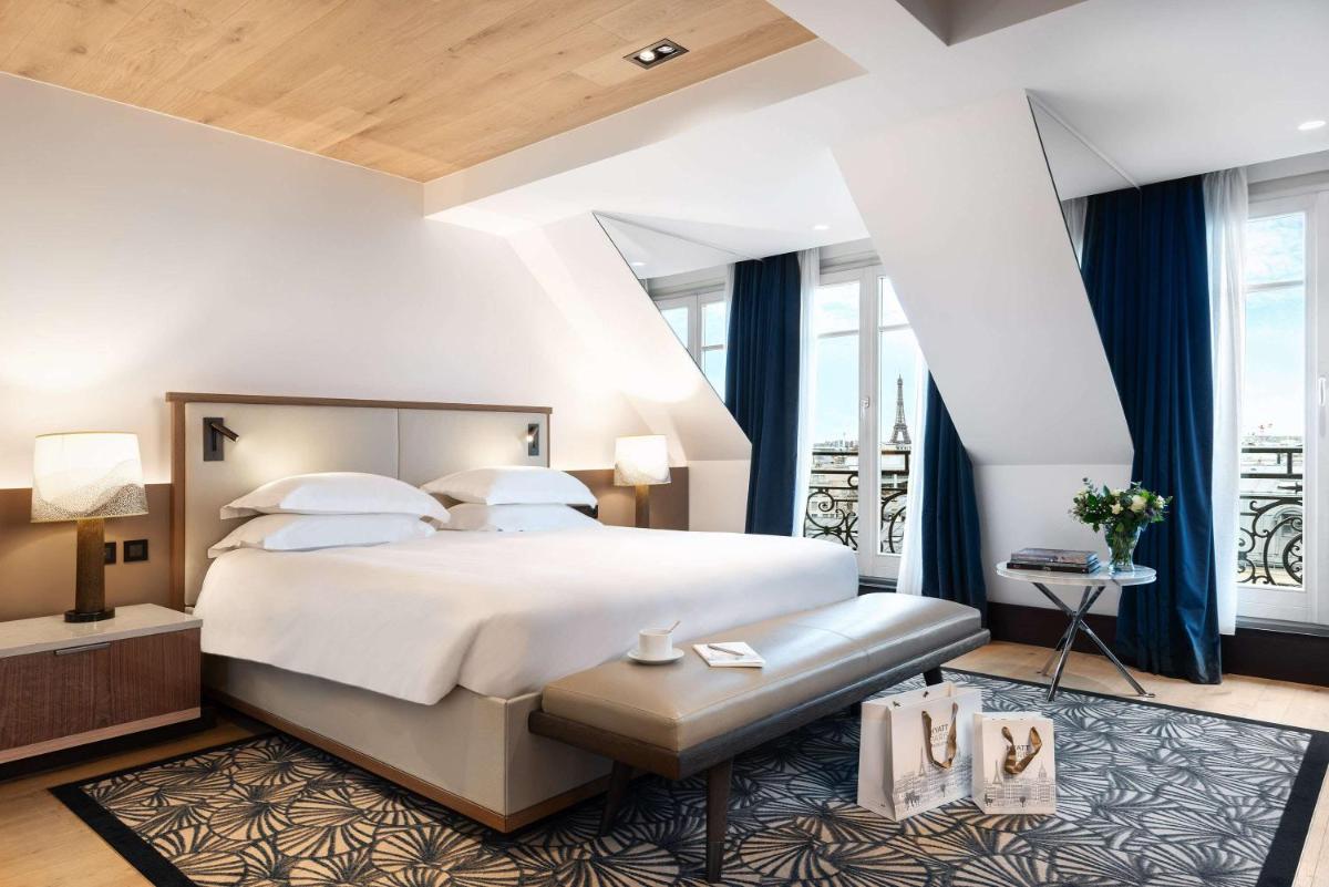Un ou plusieurs lits dans un hébergement de l'établissement Hyatt Paris Madeleine