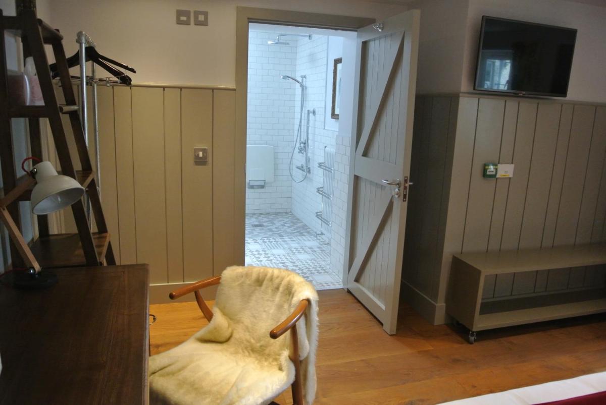 The Crown Pub, Dining & Rooms - Housity