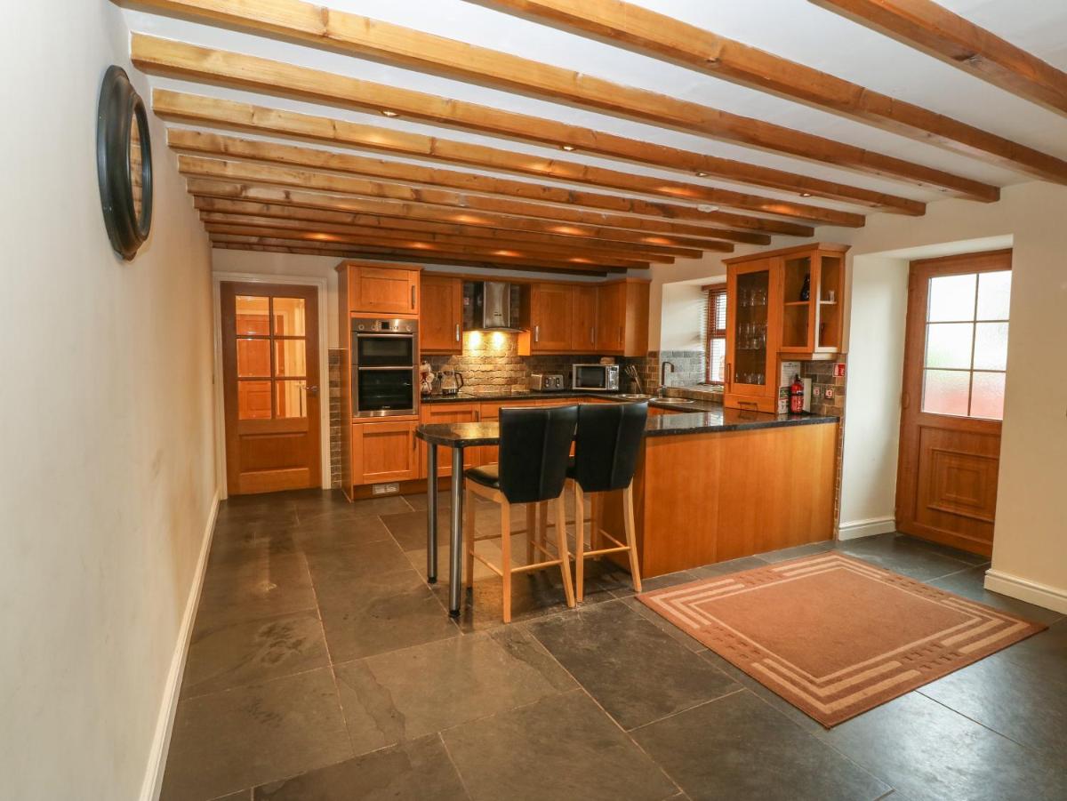 Cefn-Yr-Efail - Housity