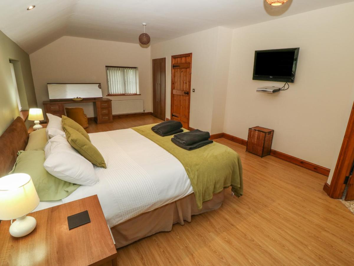 Cefn-Yr-Efail - Housity