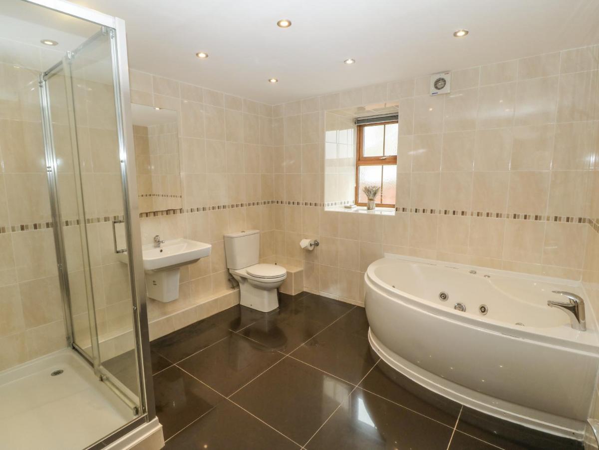 Cefn-Yr-Efail - Housity