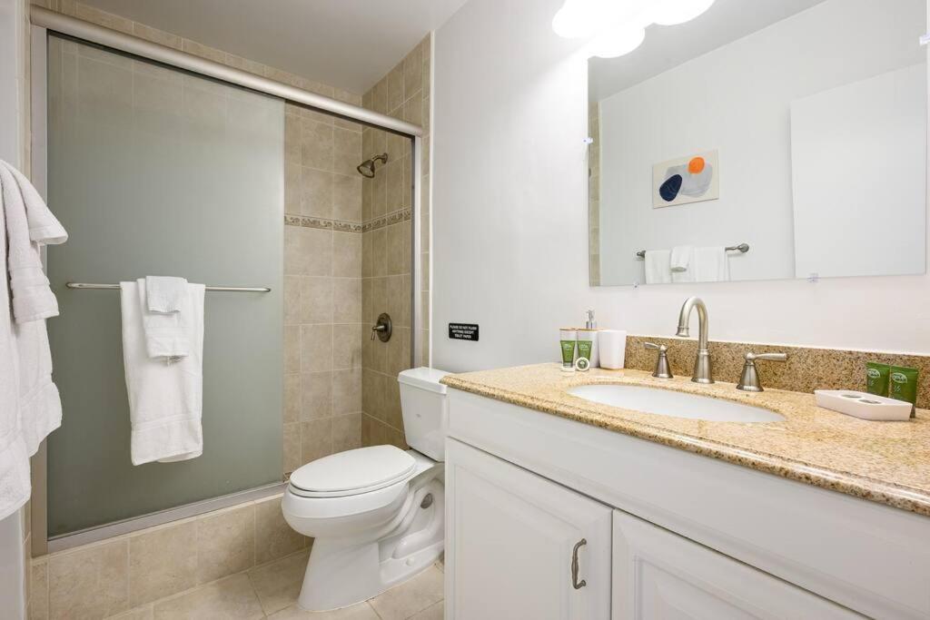 Private Oasis in Hollywood 3 bedrooms with Pool - Housity