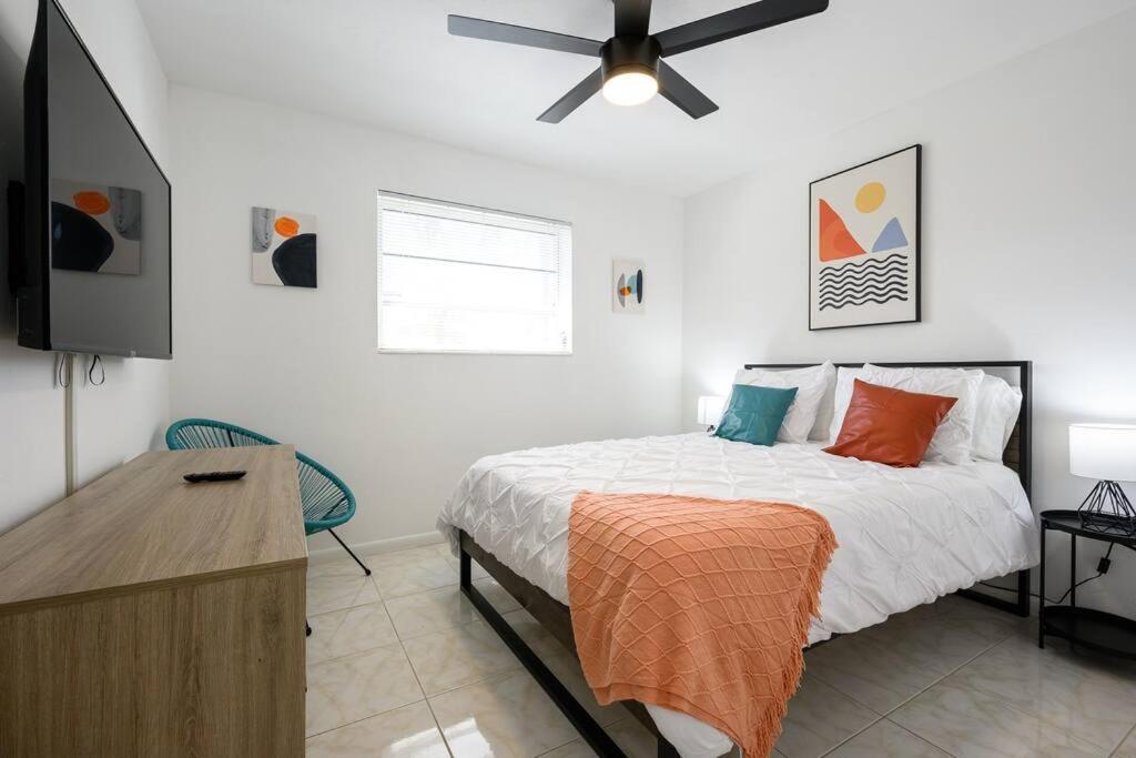 Private Oasis in Hollywood 3 bedrooms with Pool - Housity