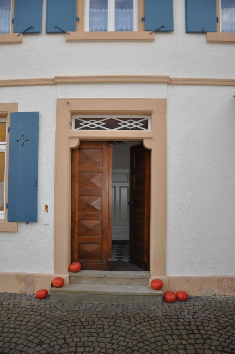 Ferienwohnung Altes Pfarrhaus Bargen - Housity