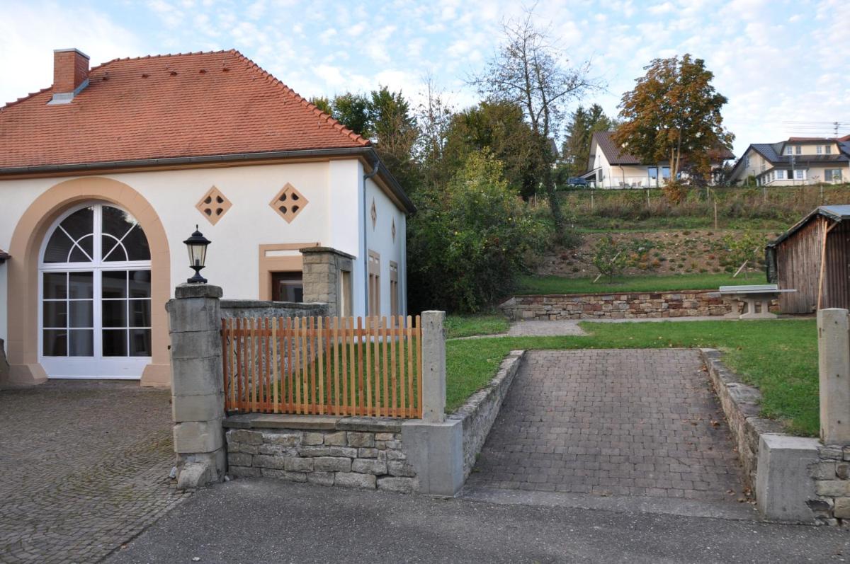 Ferienwohnung Altes Pfarrhaus Bargen - Housity