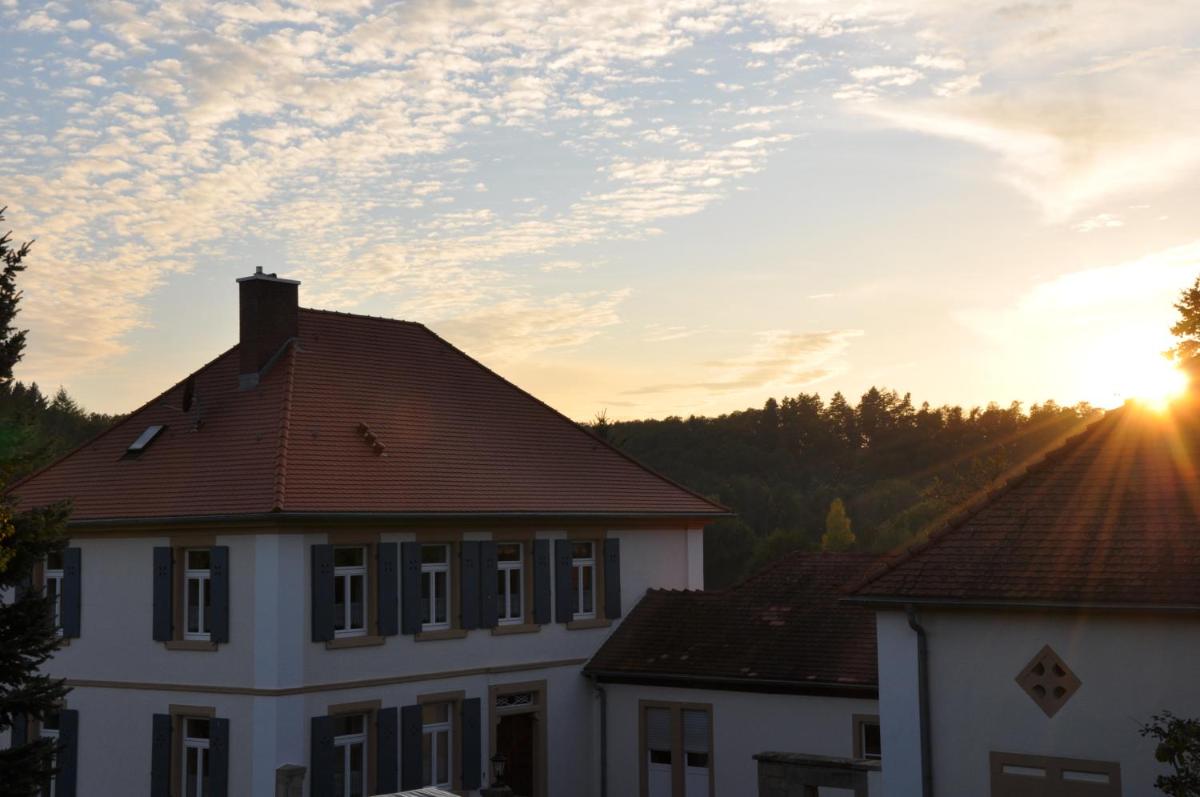 Ferienwohnung Altes Pfarrhaus Bargen - Housity