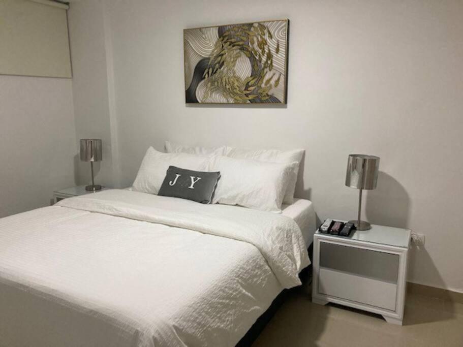 Hermoso Apartamento en el Rodadero, a tan sólo una cuadra de la playa! - Housity