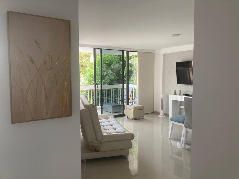 Hermoso Apartamento en el Rodadero, a tan sólo una cuadra de la playa! - Housity