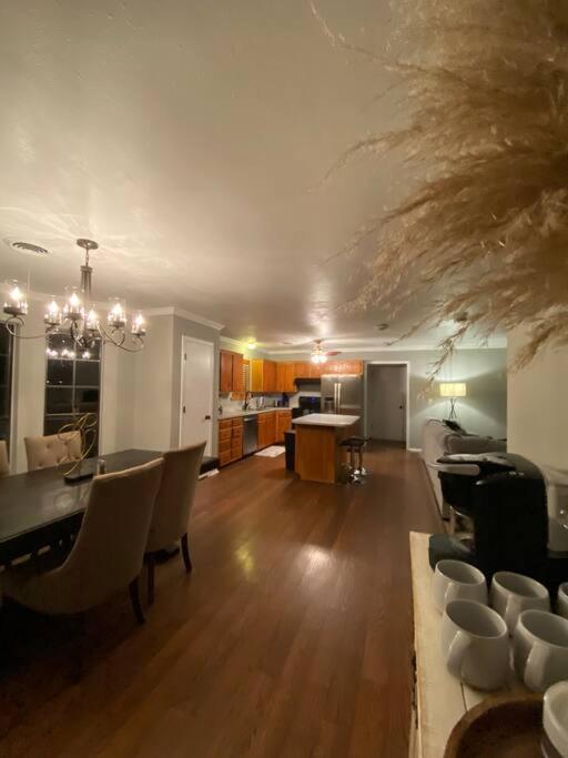 Large Modern Family Home! - Housity