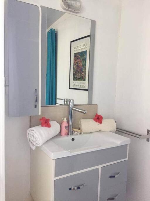 SUNSETVIEW, studio, private beach, amazing swim & sunset - Housity