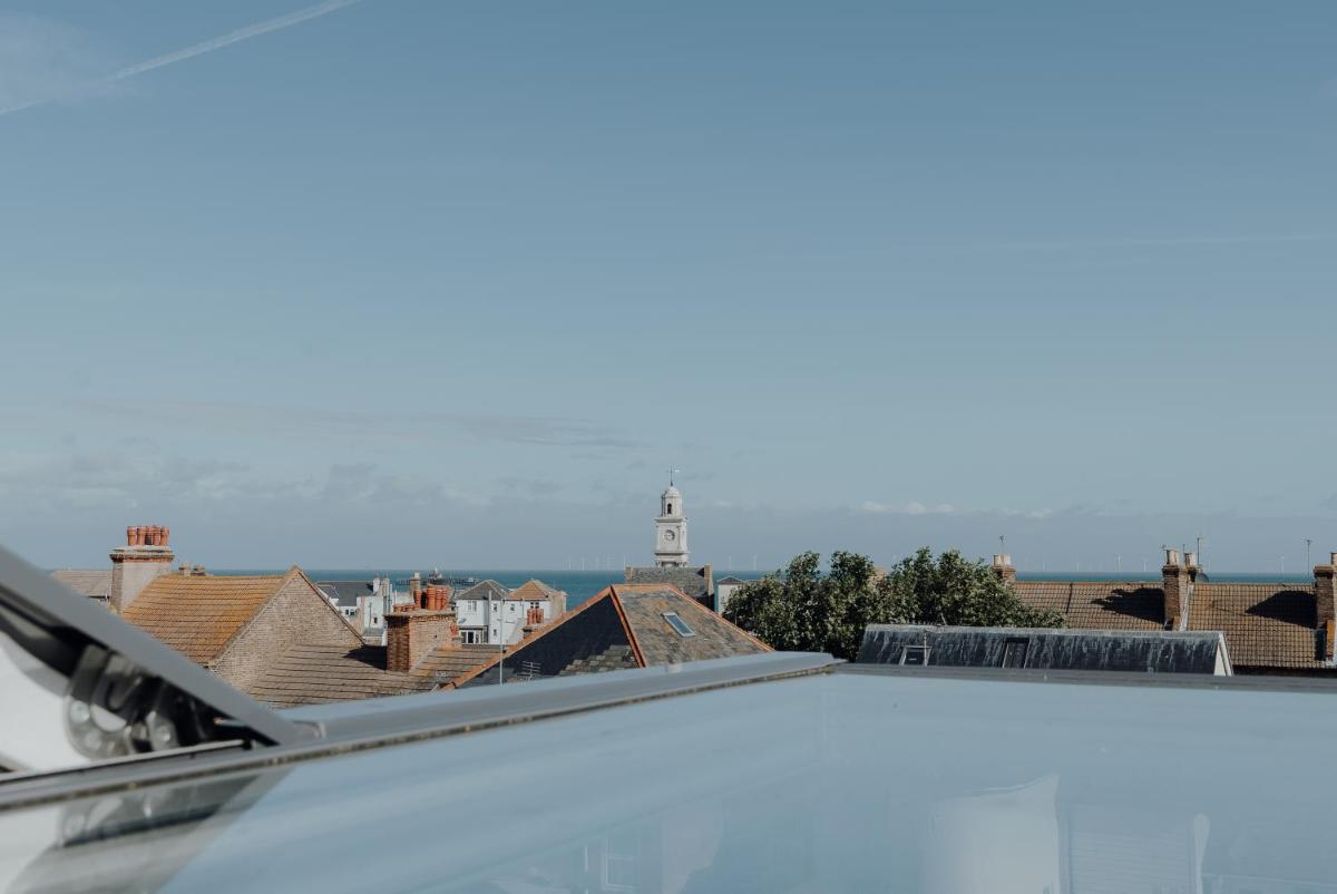 Stylish Herne Bay apartment by the sea - Housity
