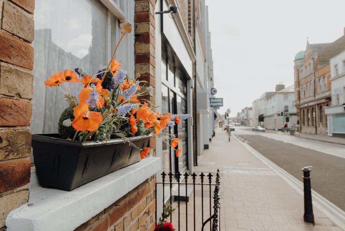 Stylish Herne Bay apartment by the sea - Housity