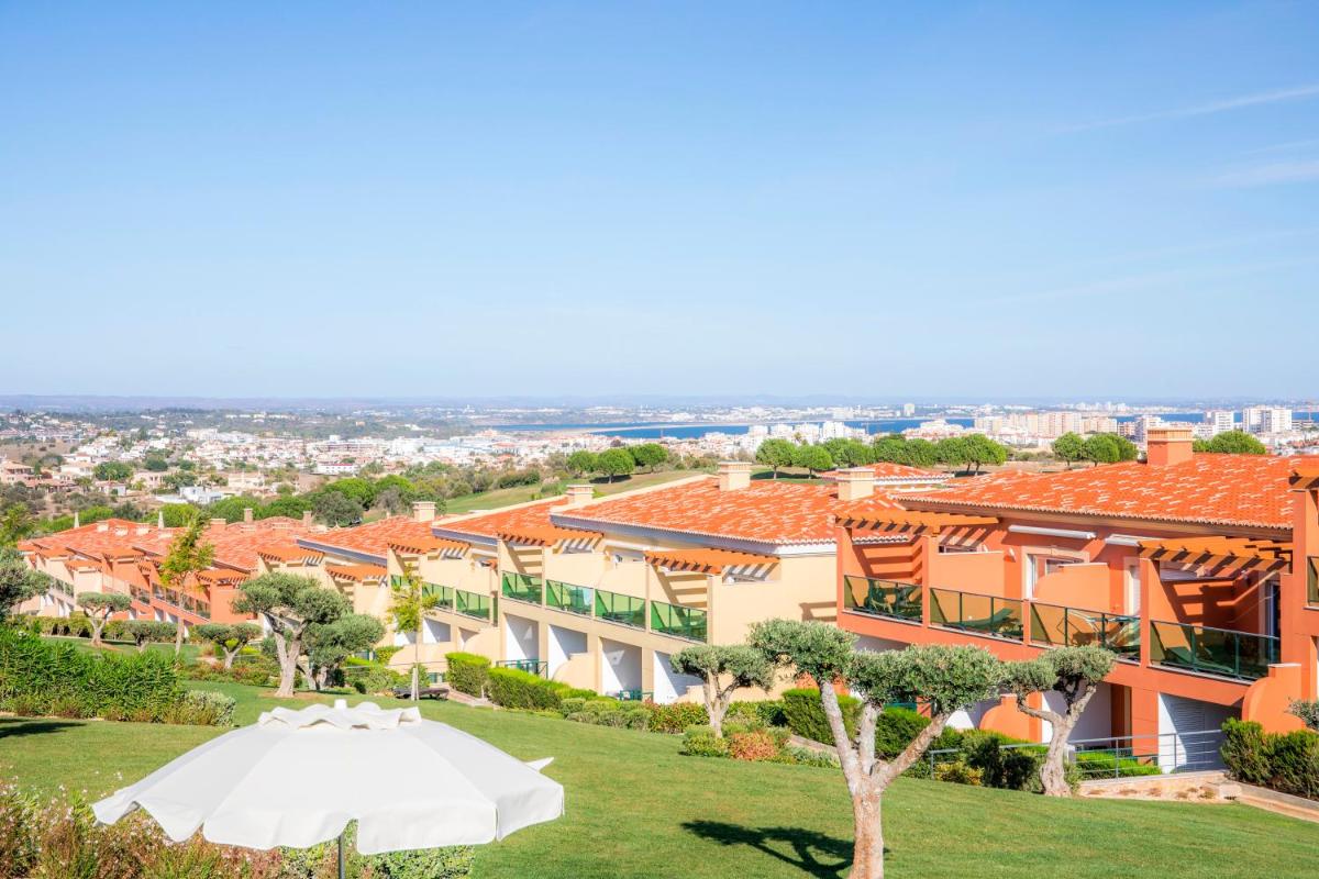 O edifício onde o resort está situado