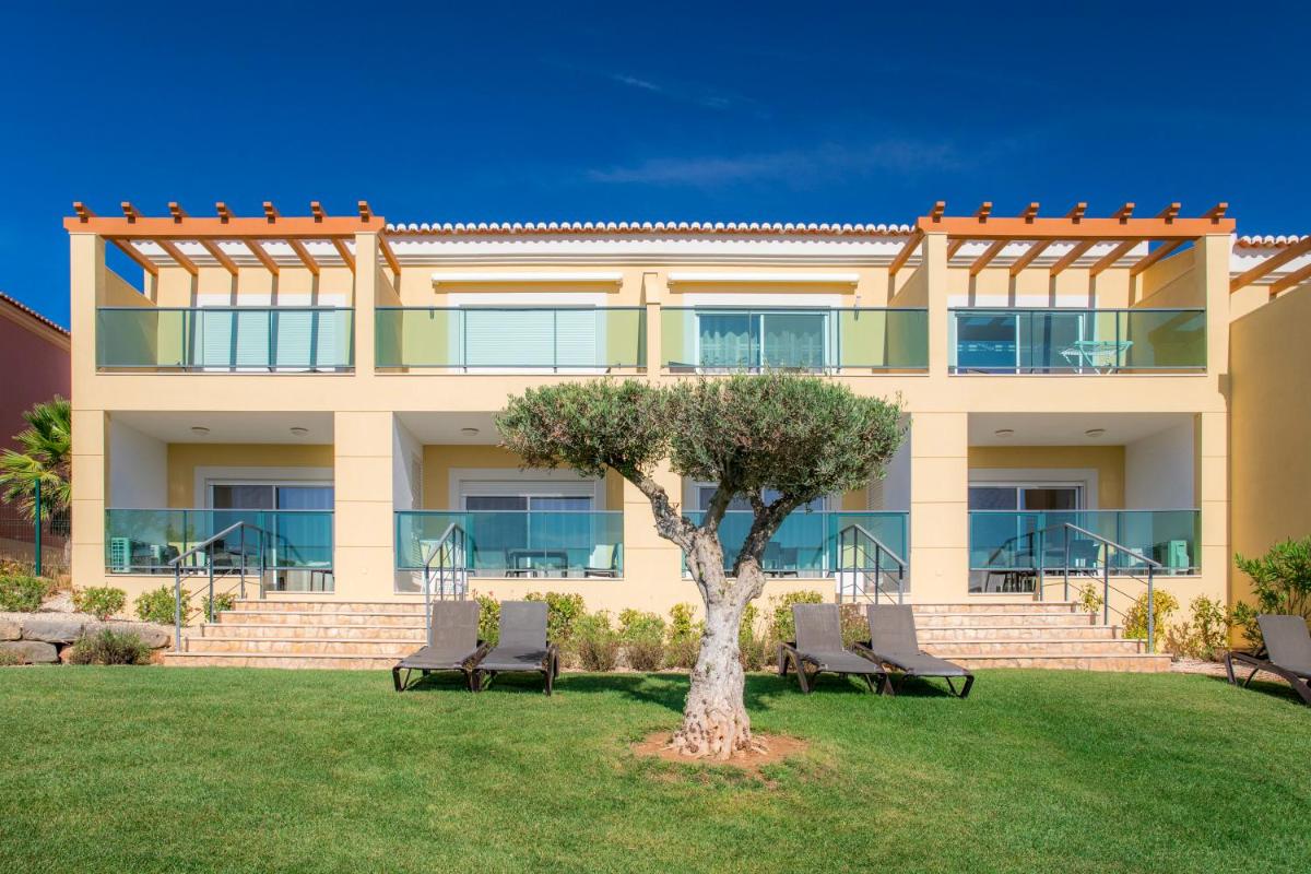 Um jardim no exterior de Boavista Golf & Spa - Bela Colina Holidays