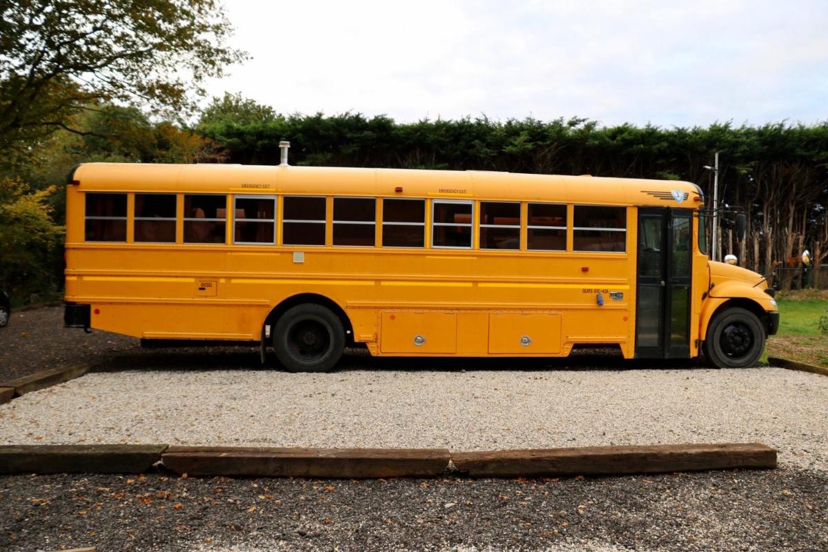 American bus stop - Housity
