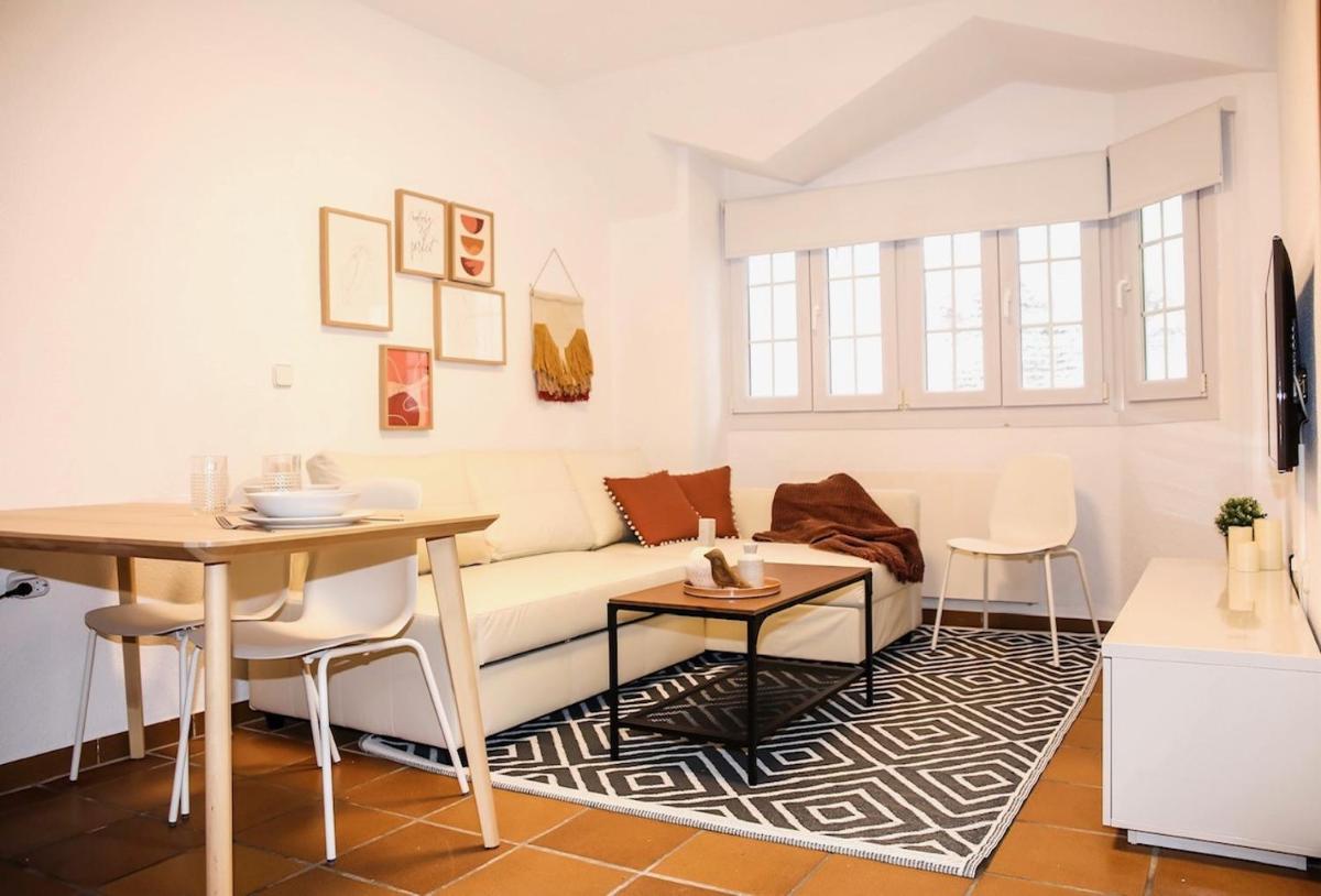 Apartamentos Arttyfal con parking y wifi by SURYNIEVE - Housity