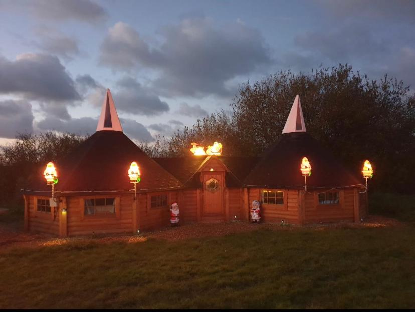 1 Miniature wooden oast house or 1 separate contained Duck house - Housity