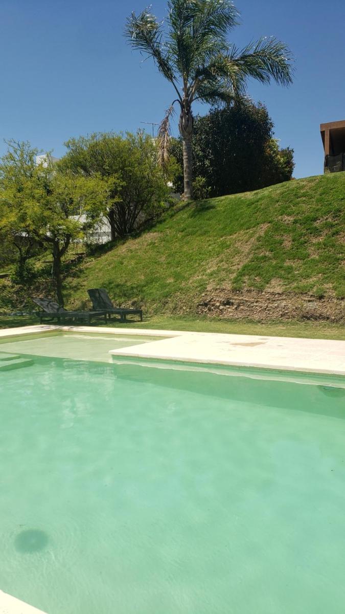 Casa con pileta en barrio privado - Housity