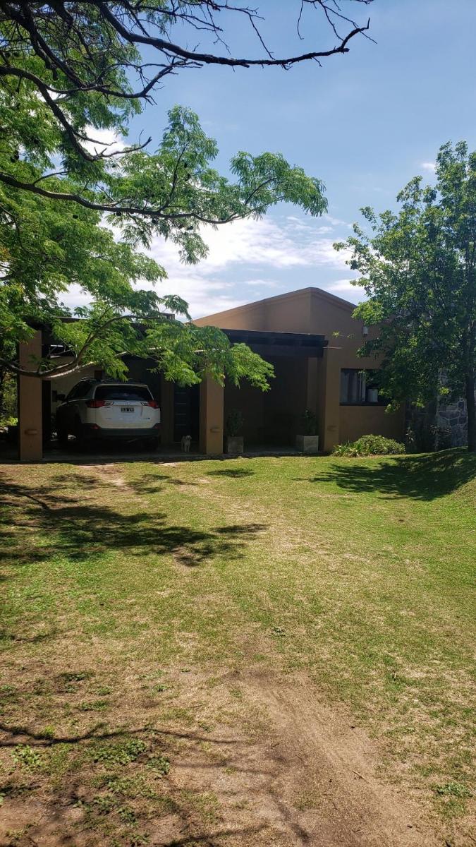 Casa con pileta en barrio privado - Housity