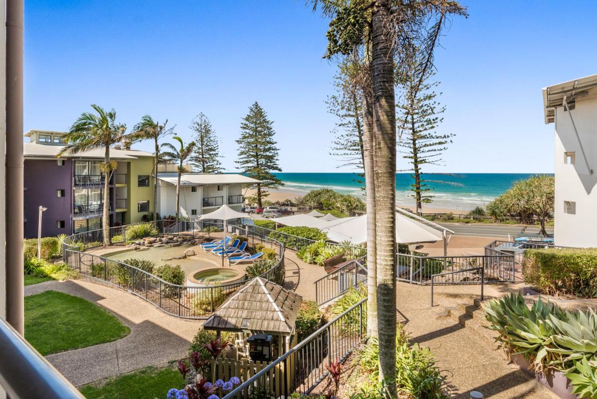 Coolum Beachside Apartment - Housity