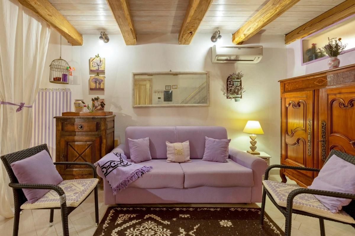 Amethyst attic in Old Town by sea - Housity