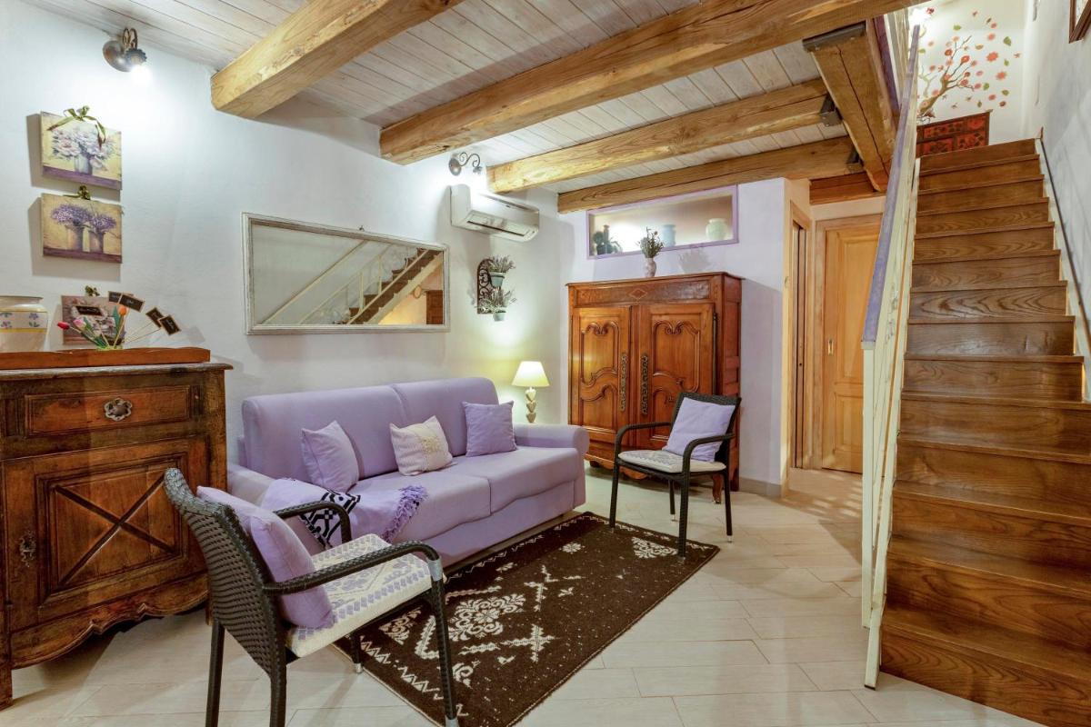 Amethyst attic in Old Town by sea - Housity