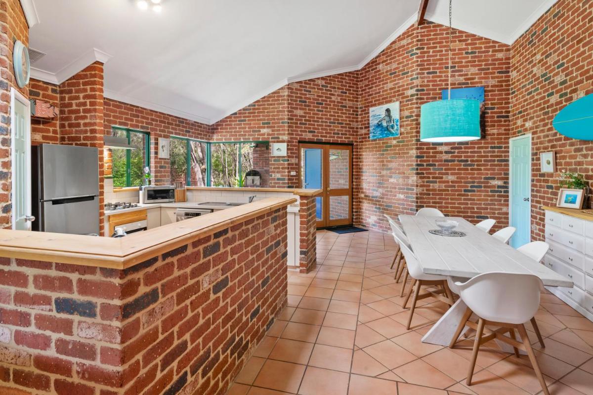 Berties Beach House - Housity