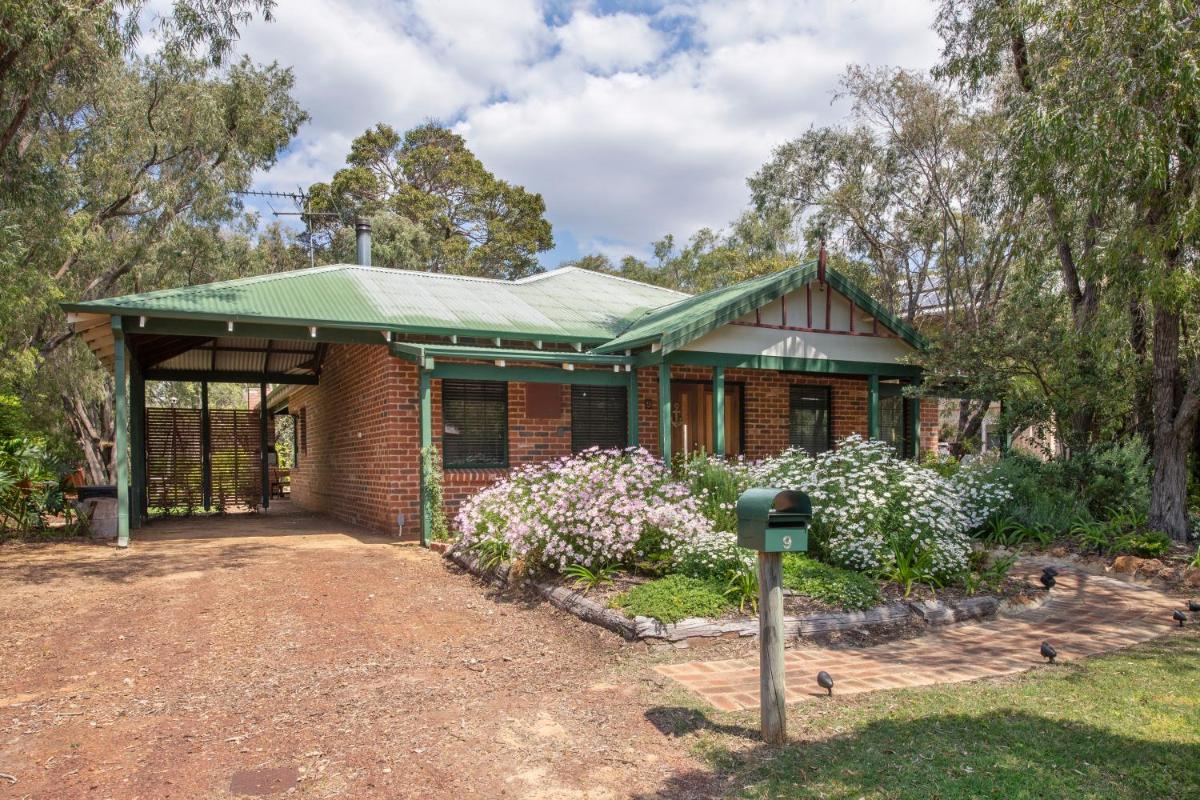 Berties Beach House - Housity