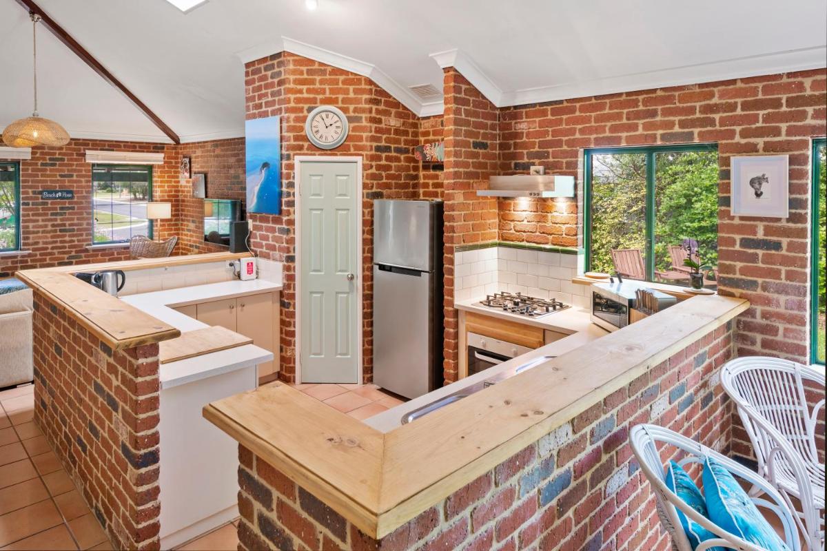 Berties Beach House - Housity
