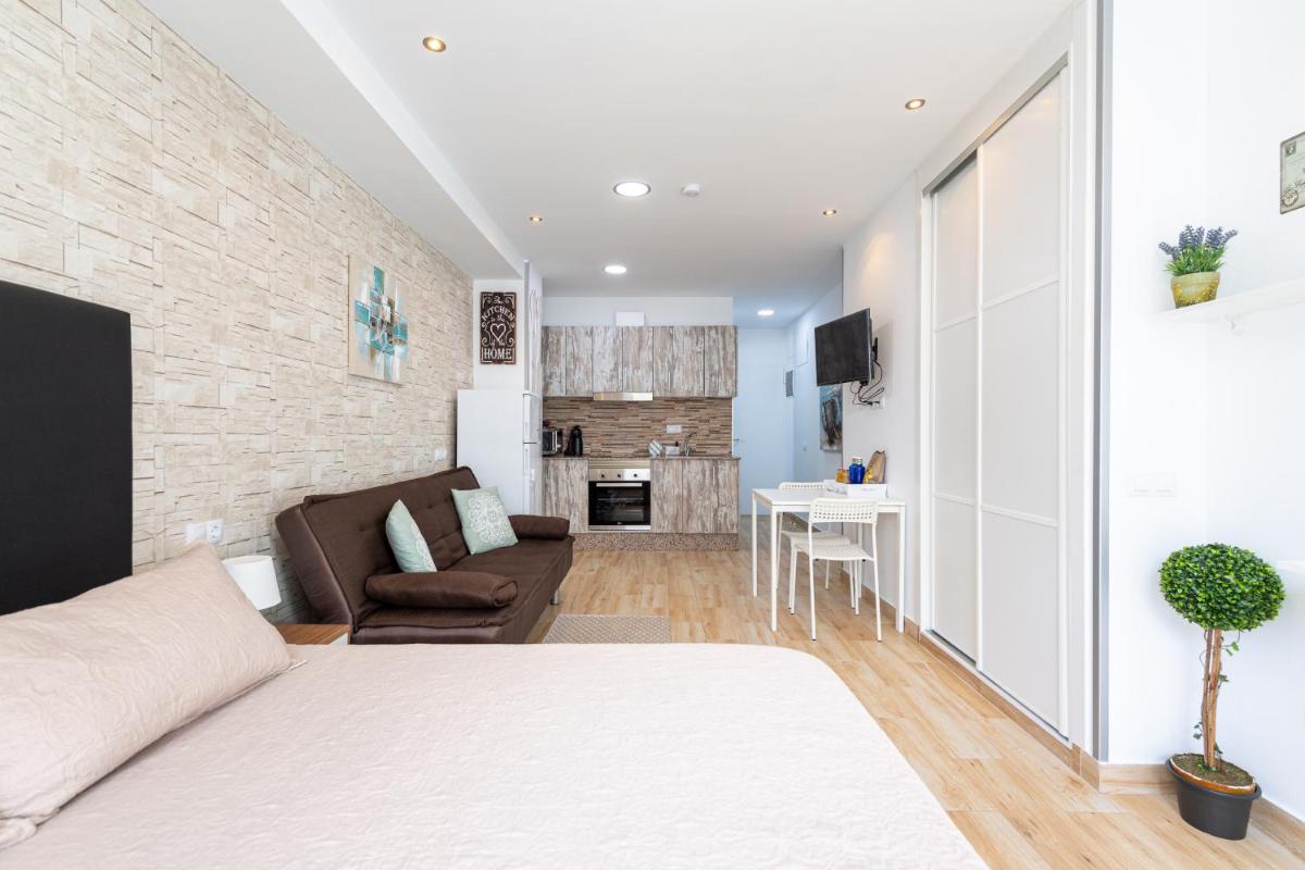 HomeForGuest Studio Westerling Beach by Las Canteras - Housity