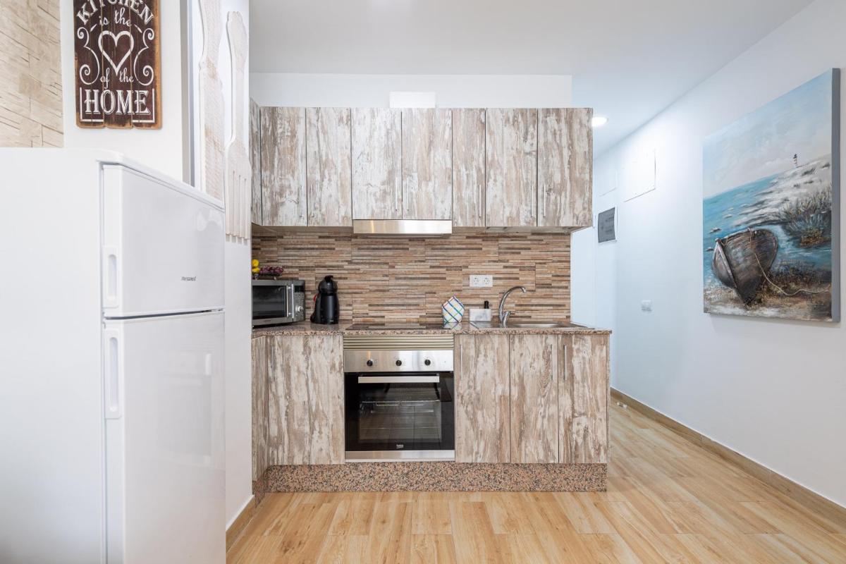 HomeForGuest Studio Westerling Beach by Las Canteras - Housity